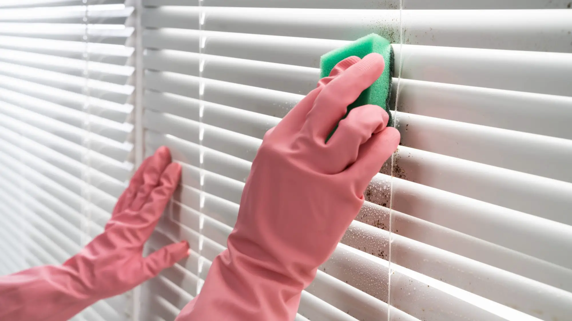 how to clean blinds