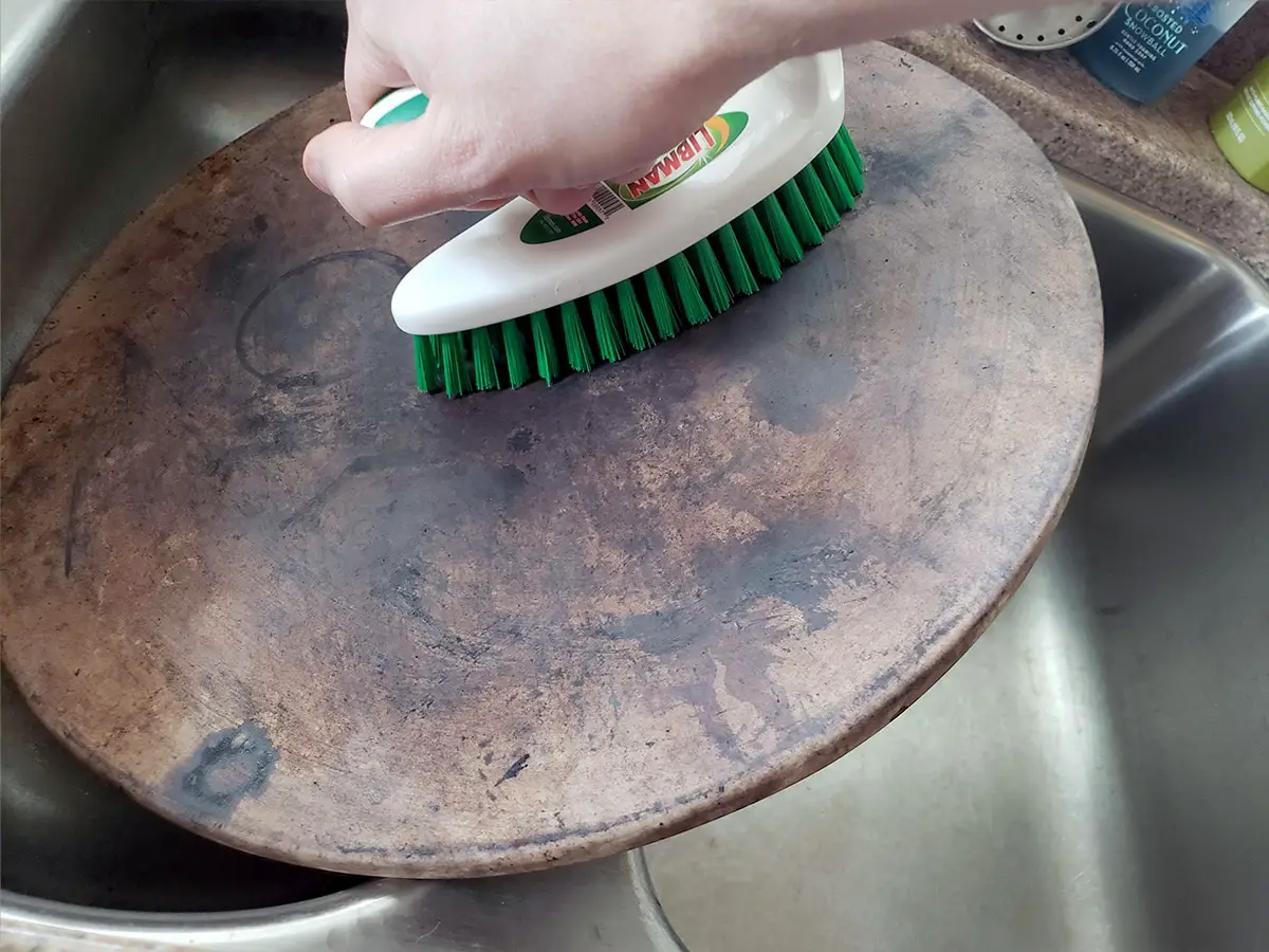 how to clean pizza stone